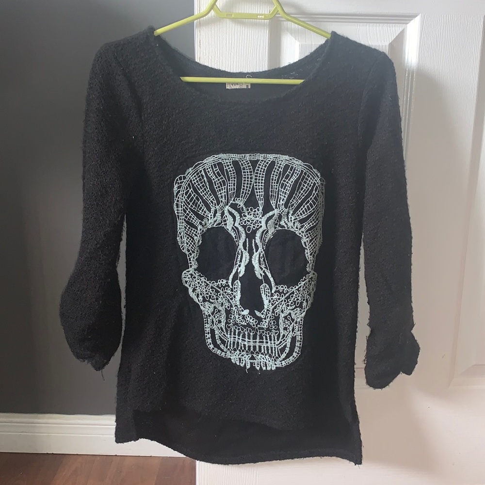 Black skull sweater